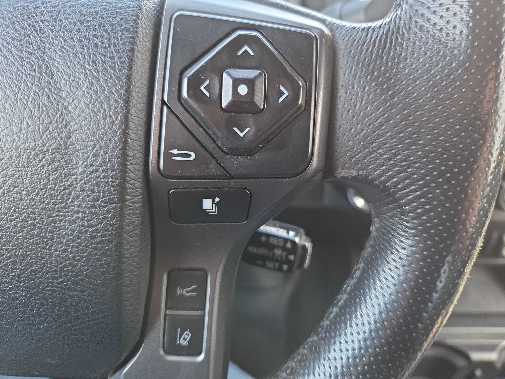 2018 Toyota Tacoma Image 17