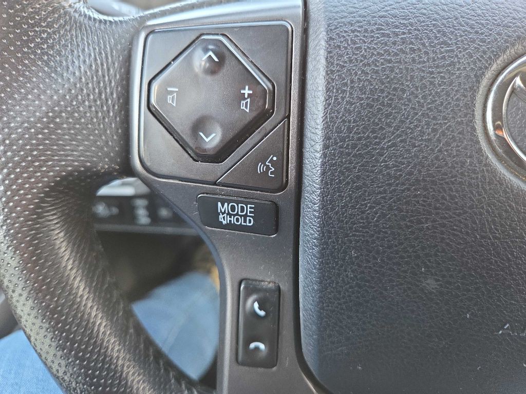 2018 Toyota Tacoma Image 19