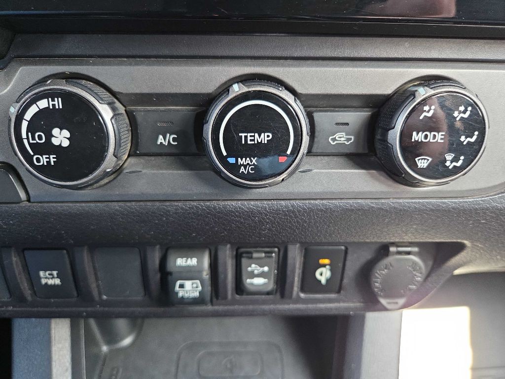 2018 Toyota Tacoma Image 24