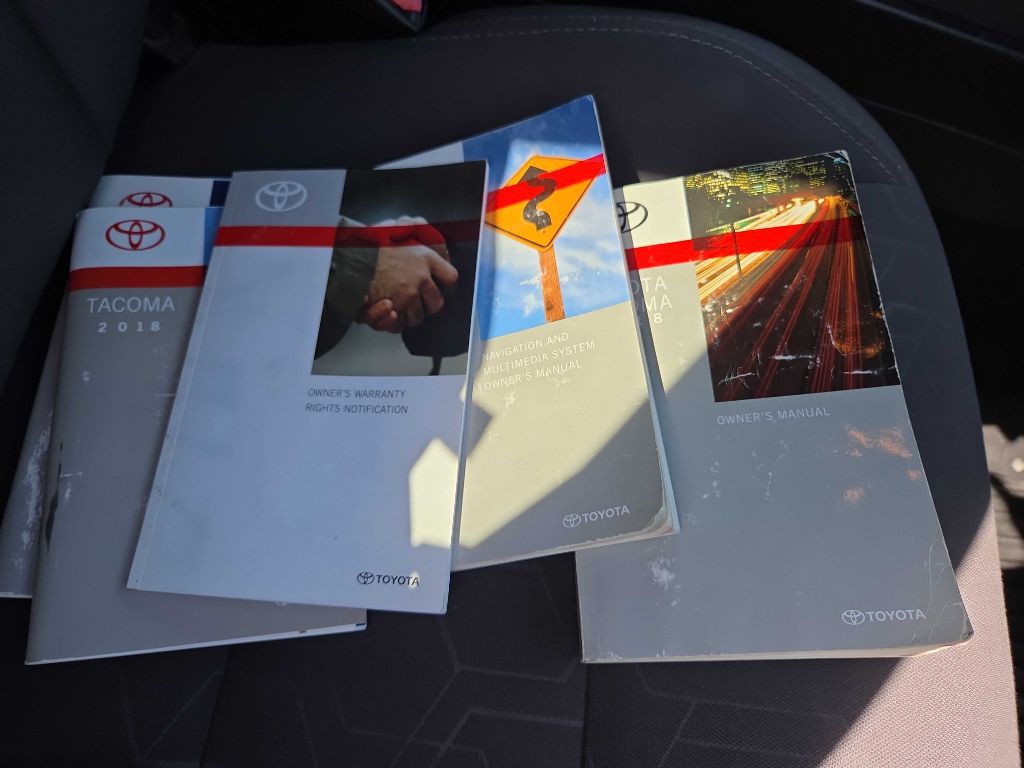 2018 Toyota Tacoma Image 36