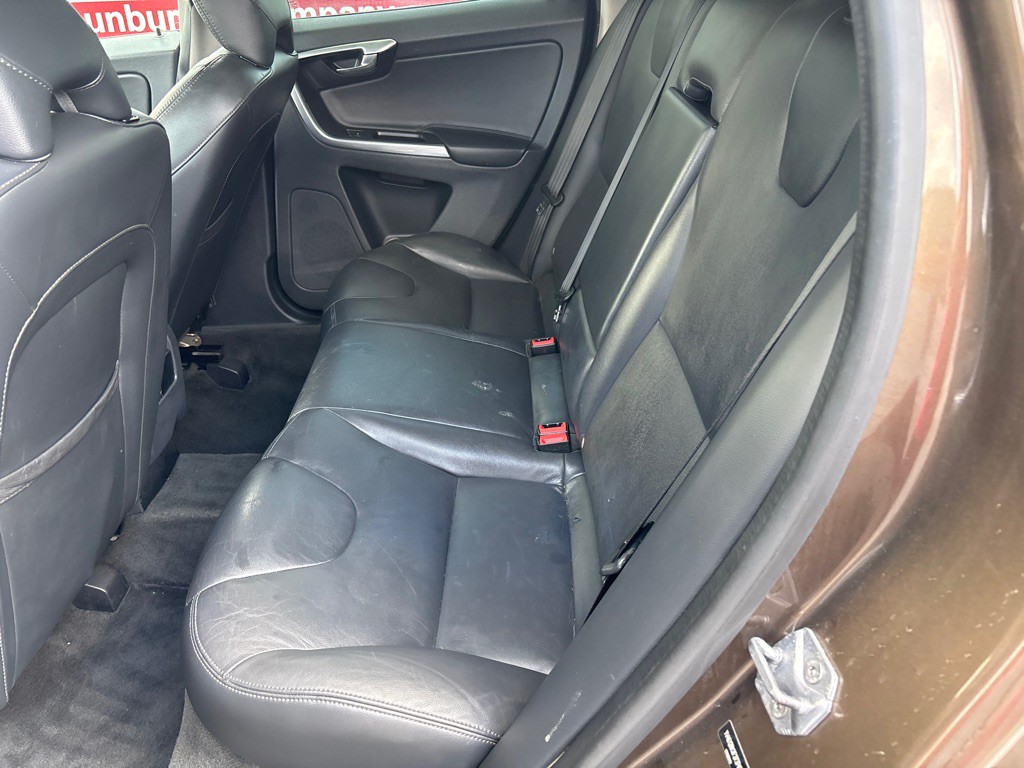 2015 Volvo XC60 Image 9