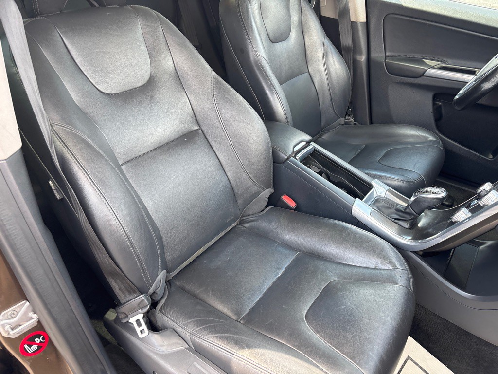 2015 Volvo XC60 Image 10