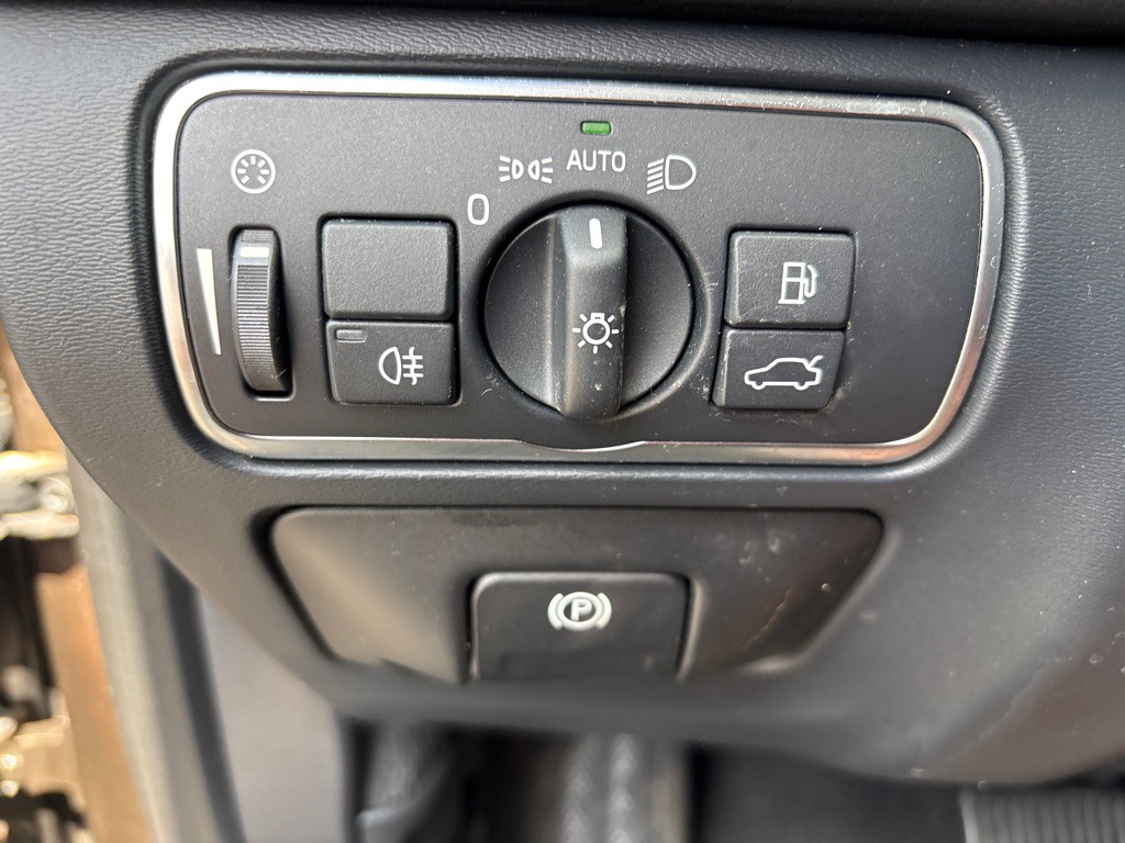 2015 Volvo XC60 Image 15