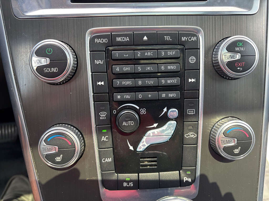 2015 Volvo XC60 Image 23