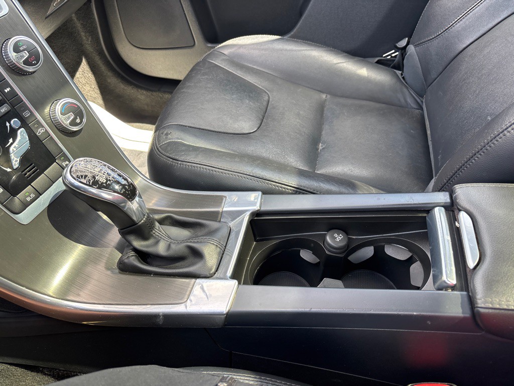 2015 Volvo XC60 Image 25