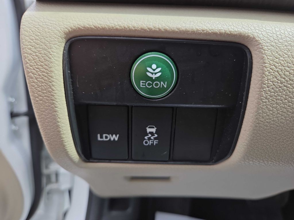 2015 Honda Accord Image 16