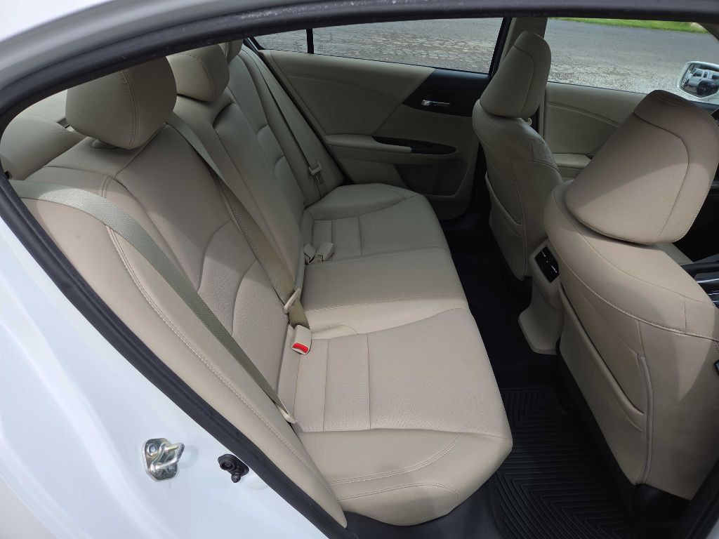 2015 Honda Accord Image 11