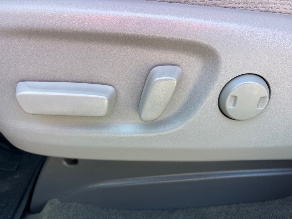 2017 Toyota Sienna Image 14