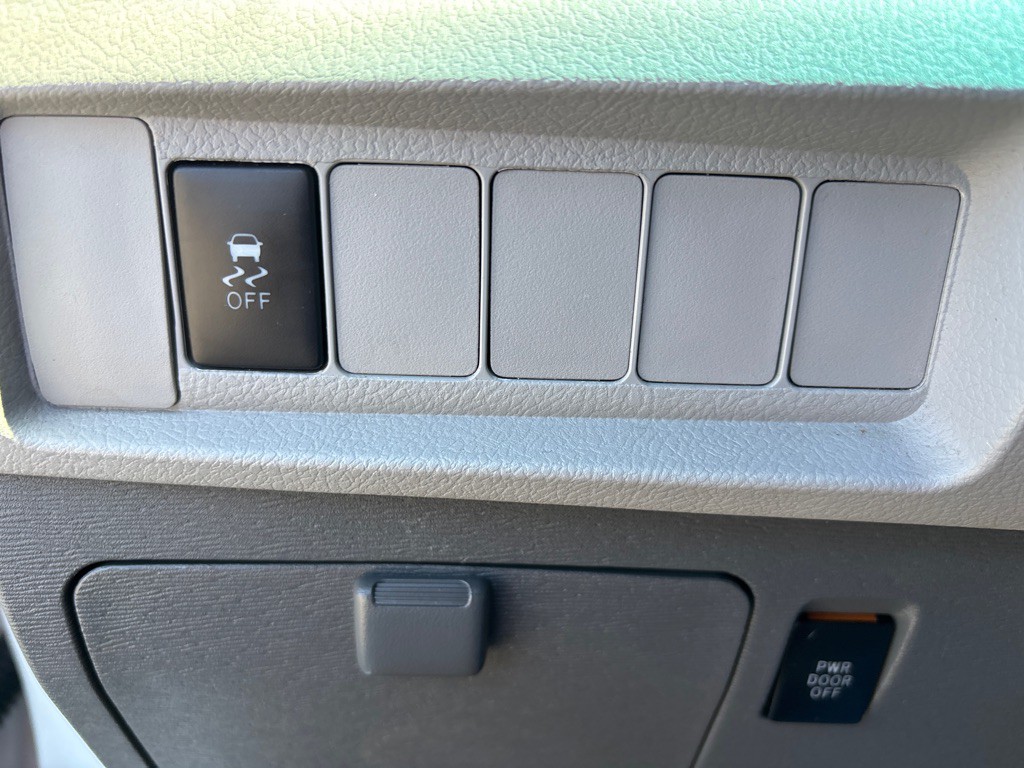 2017 Toyota Sienna Image 16