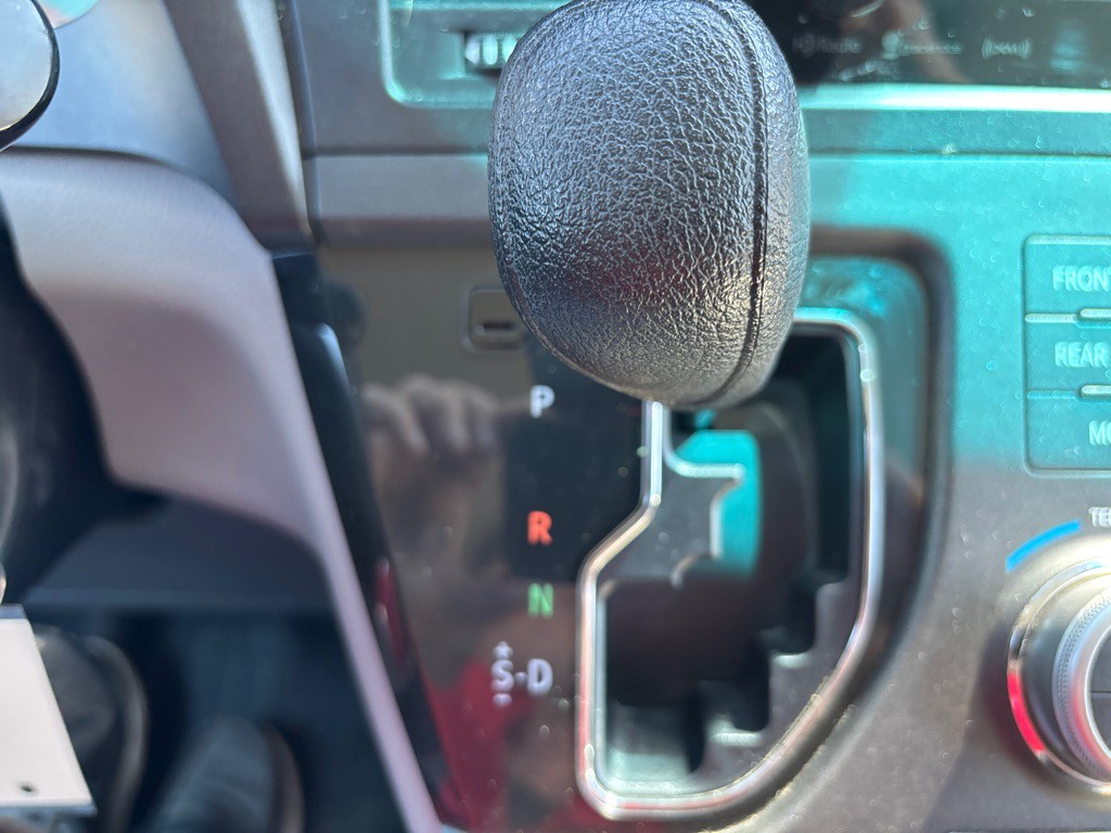 2017 Toyota Sienna Image 23