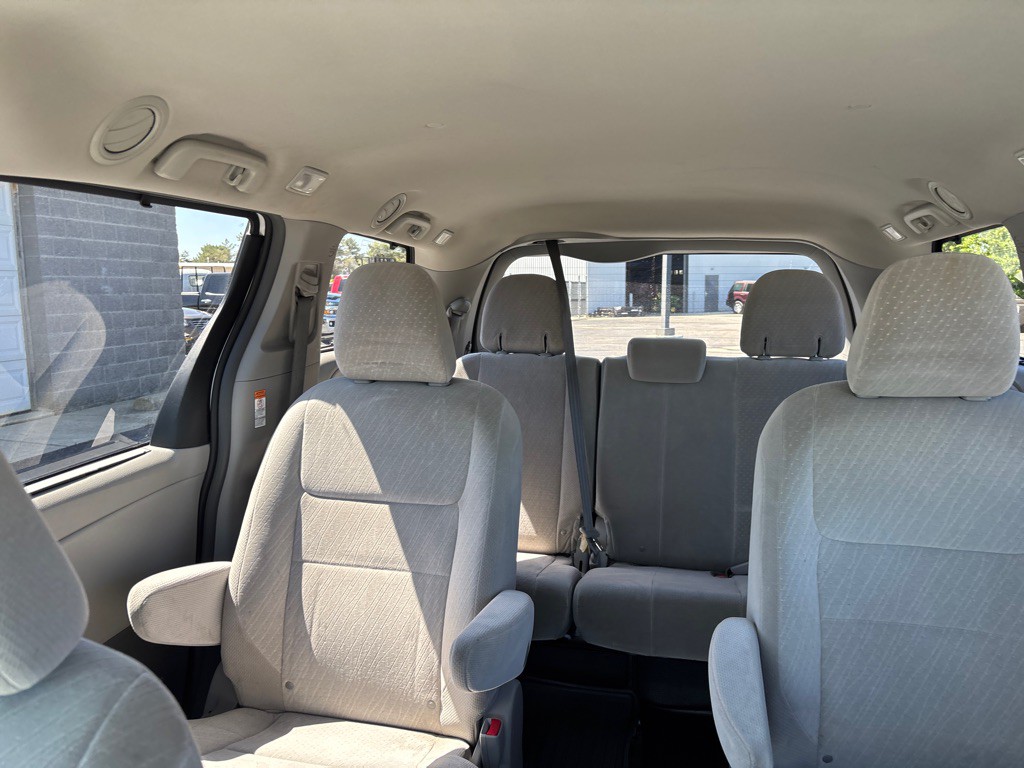 2017 Toyota Sienna Image 26