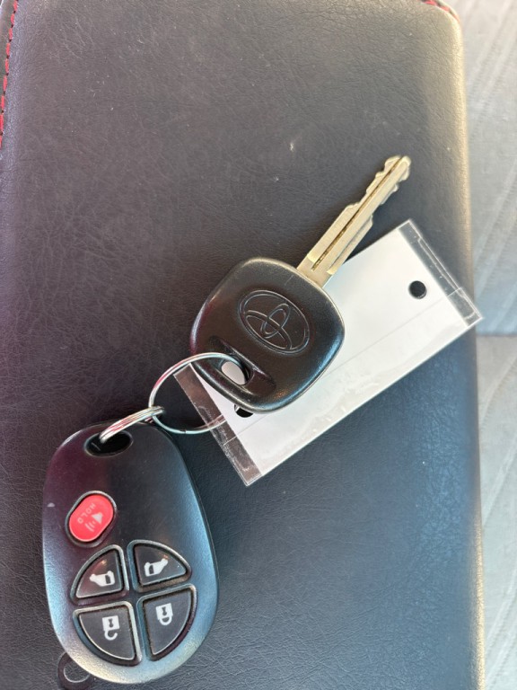 2017 Toyota Sienna Image 34