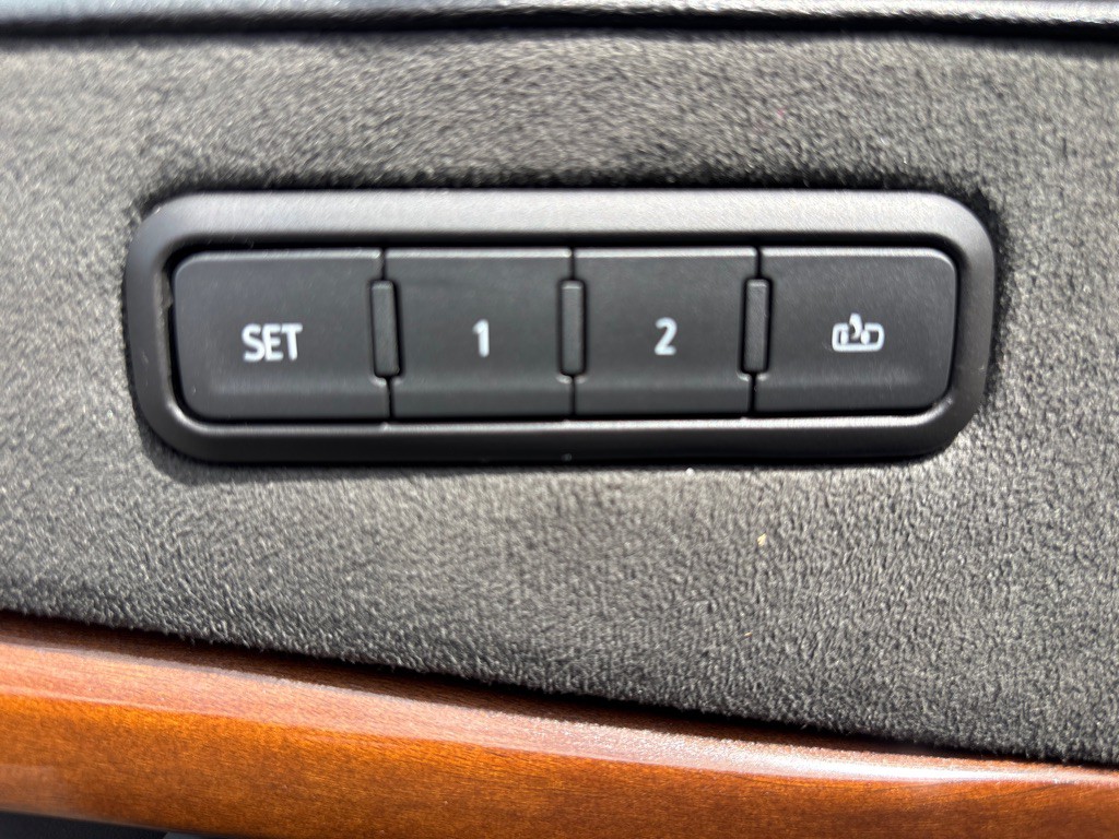 2019 Cadillac Escalade Image 16