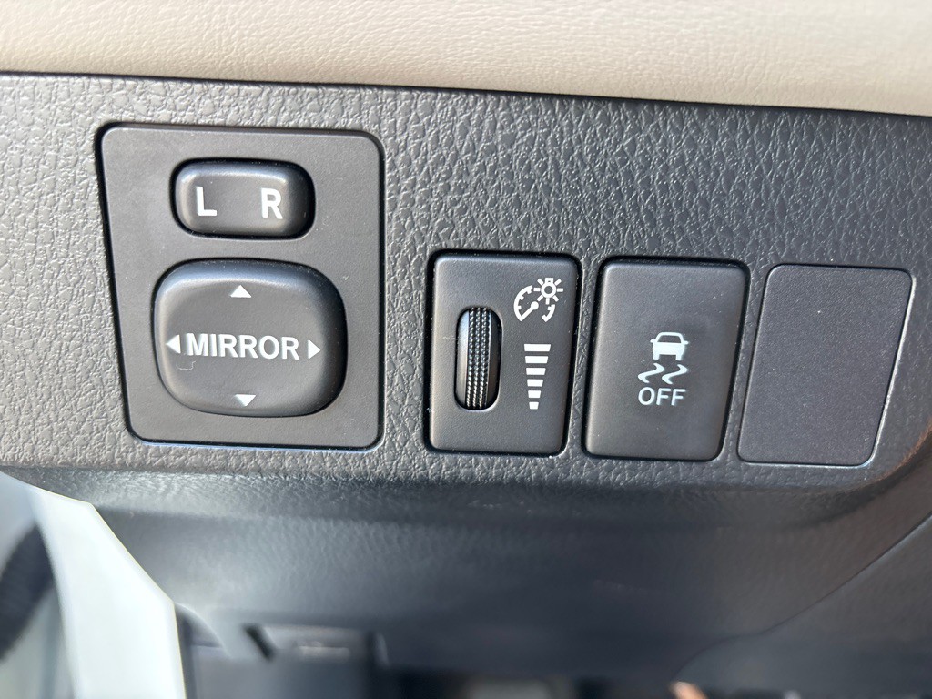2013 Toyota Rav4 Image 15