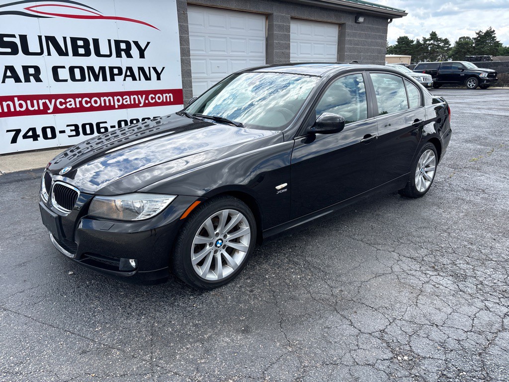 2011 BMW 3 Series Image 2