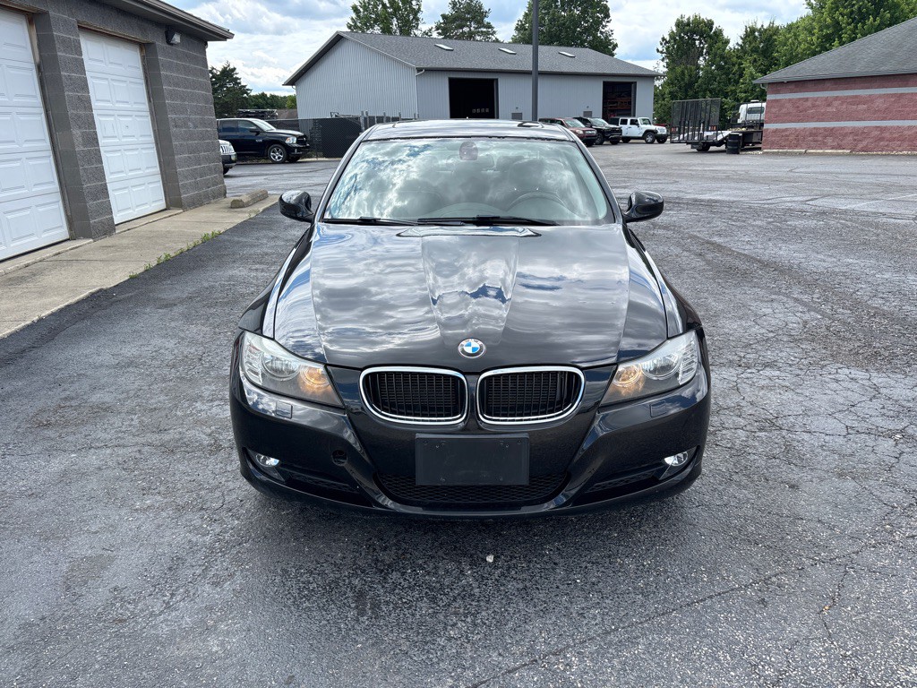 2011 BMW 3 Series Image 3