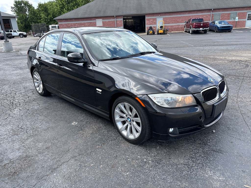 2011 BMW 3 Series Image 4