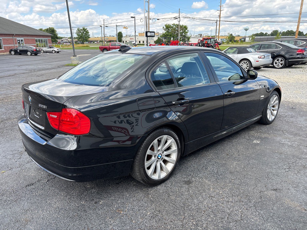 2011 BMW 3 Series Image 5