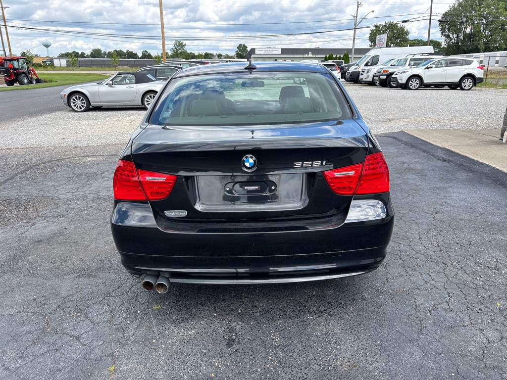 2011 BMW 3 Series Image 6