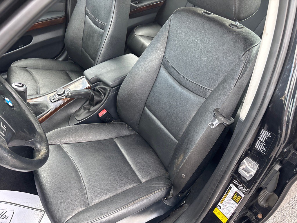 2011 BMW 3 Series Image 8