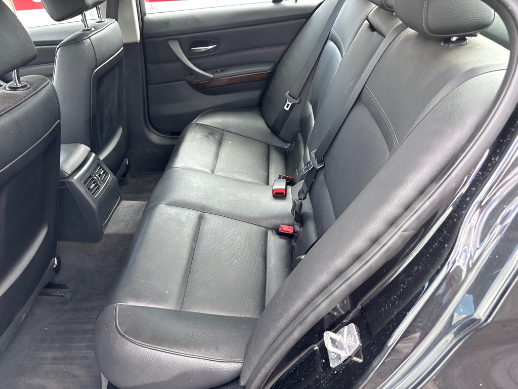 2011 BMW 3 Series Image 9