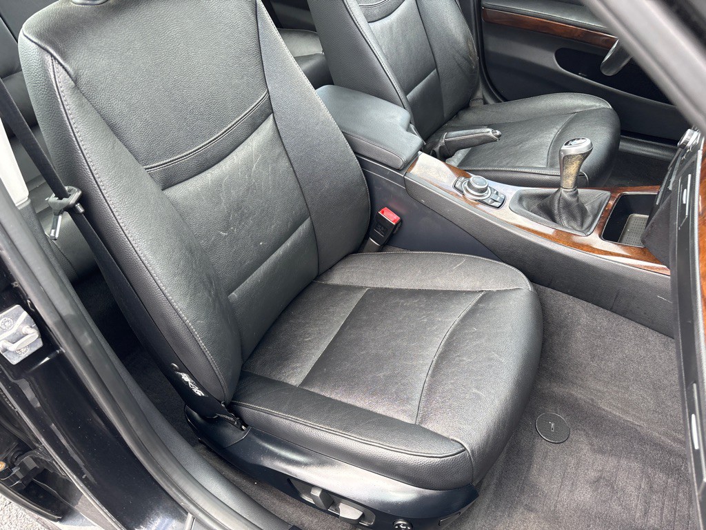 2011 BMW 3 Series Image 10