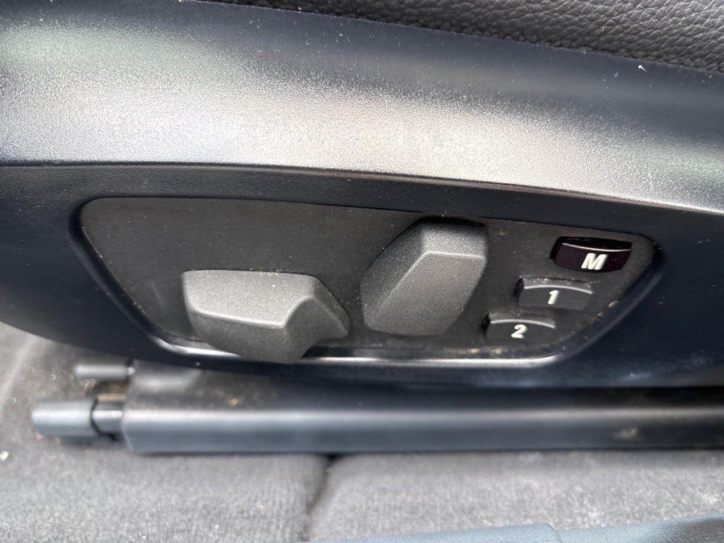 2011 BMW 3 Series Image 12