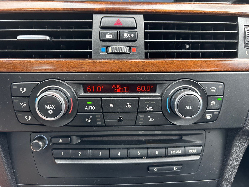 2011 BMW 3 Series Image 19