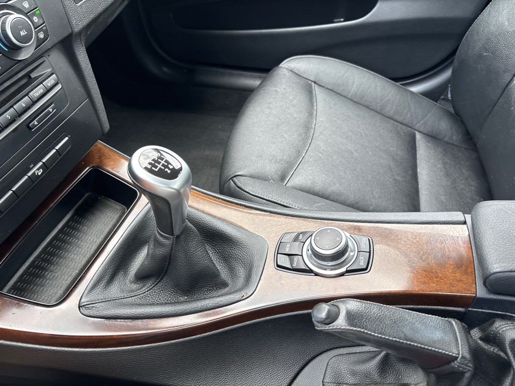 2011 BMW 3 Series Image 22