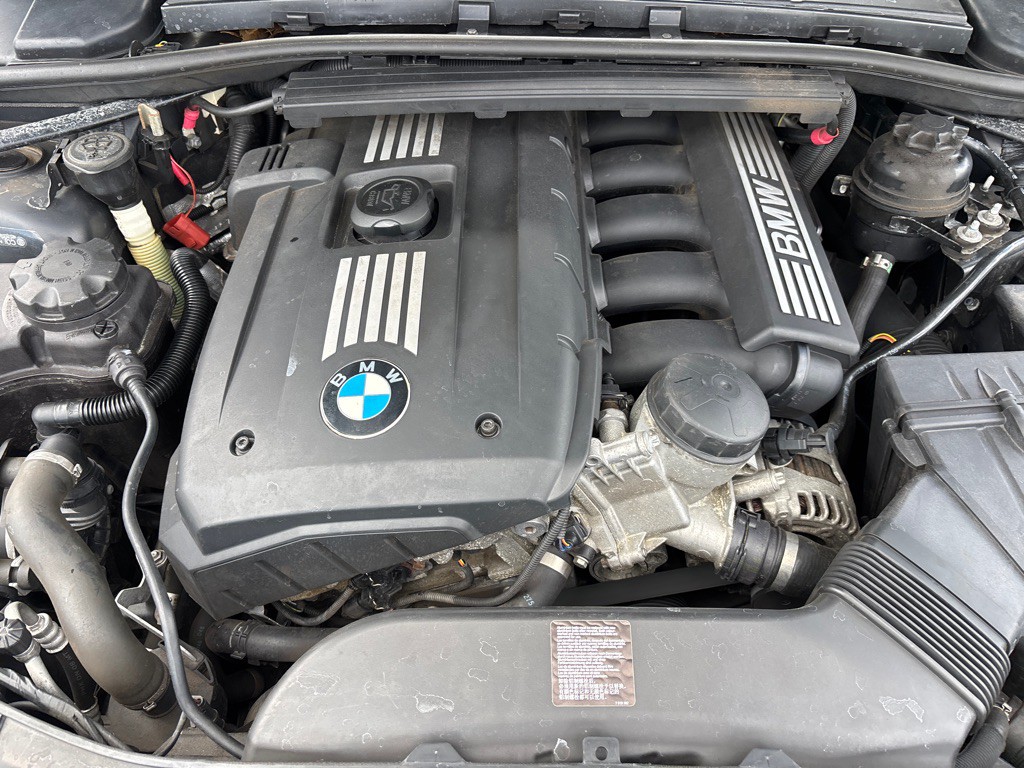 2011 BMW 3 Series Image 23