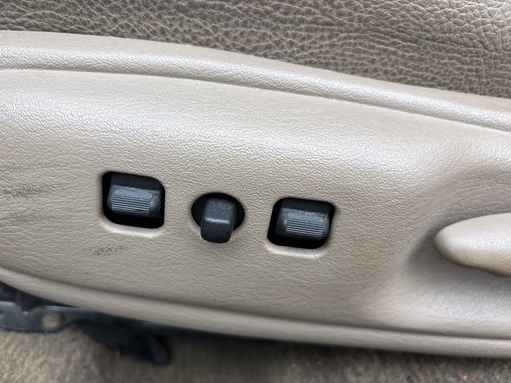 2001 Chrysler Sebring Image 11