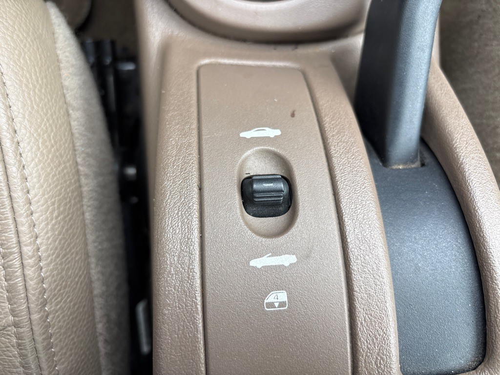 2001 Chrysler Sebring Image 22