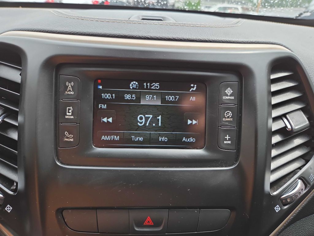 2015 Jeep Cherokee Image 19