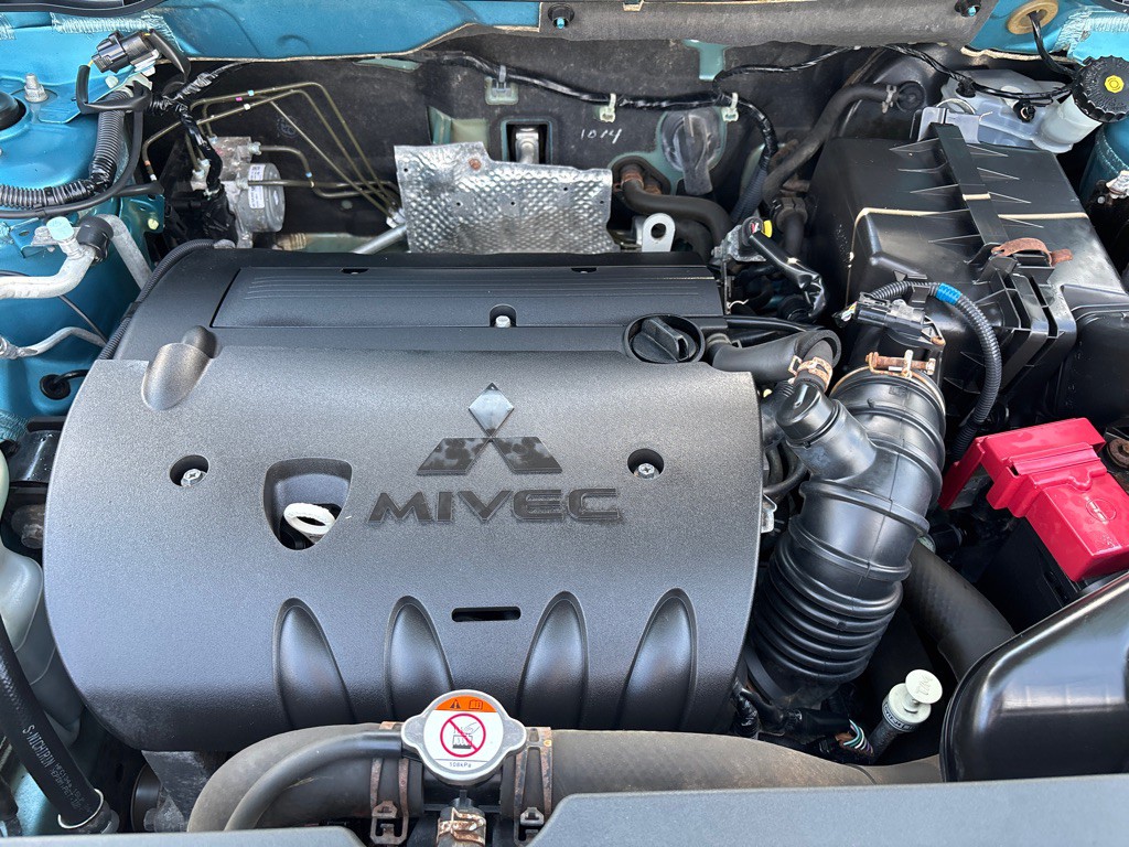 2014 Mitsubishi Outlander Image 20
