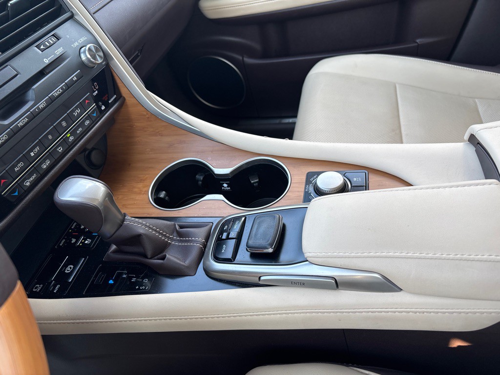 2017 Lexus RX Image 28