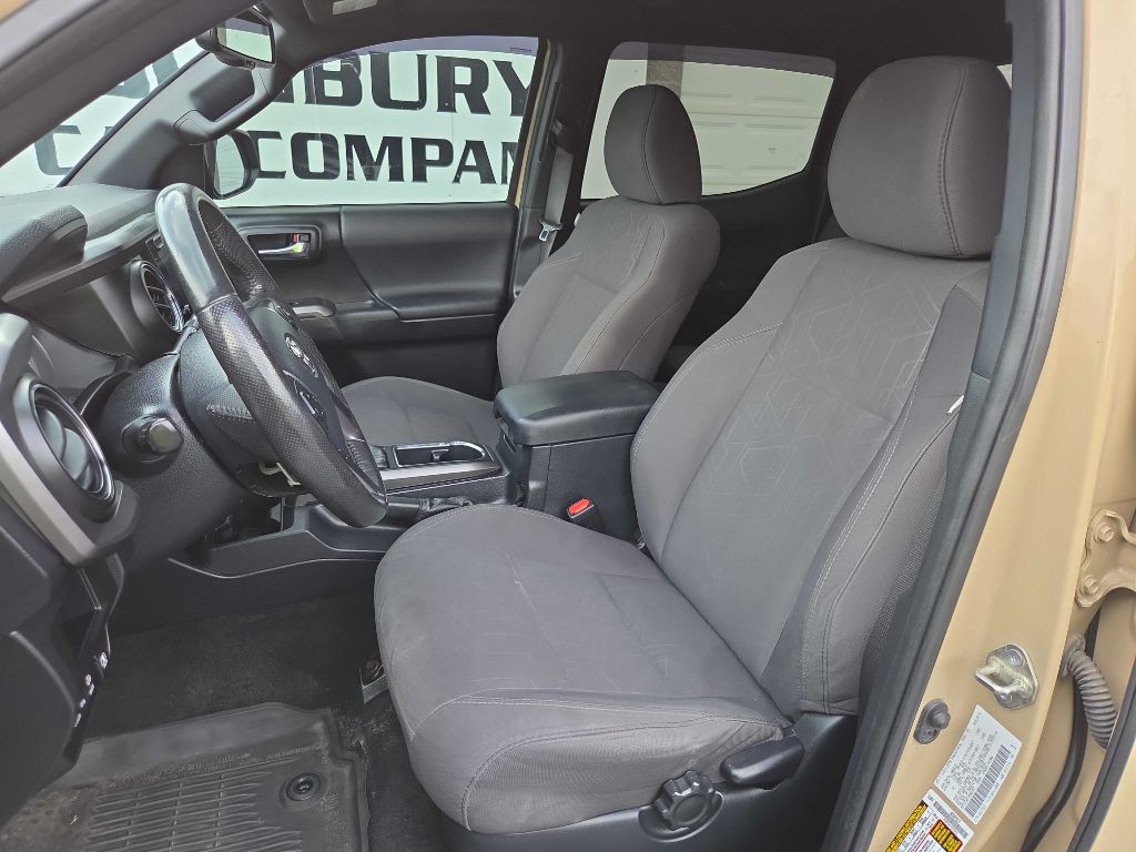 2017 Toyota Tacoma Image 8