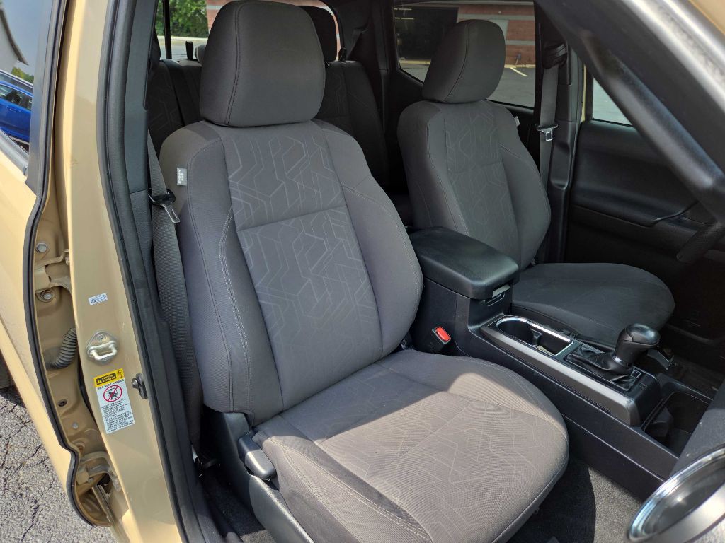 2017 Toyota Tacoma Image 10