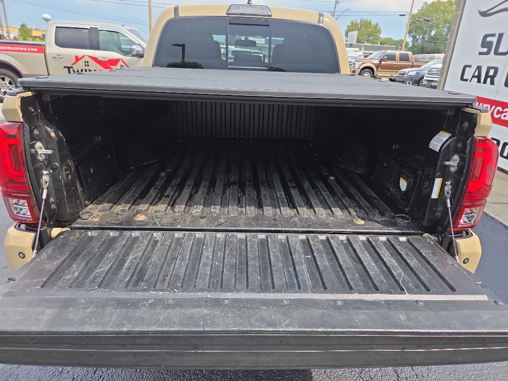 2017 Toyota Tacoma Image 12