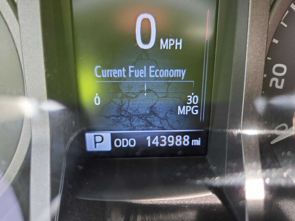2017 Toyota Tacoma Image 16