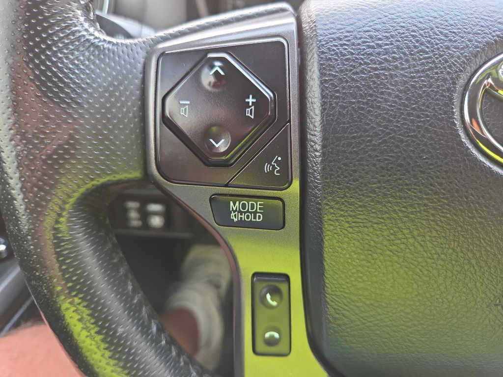 2017 Toyota Tacoma Image 18