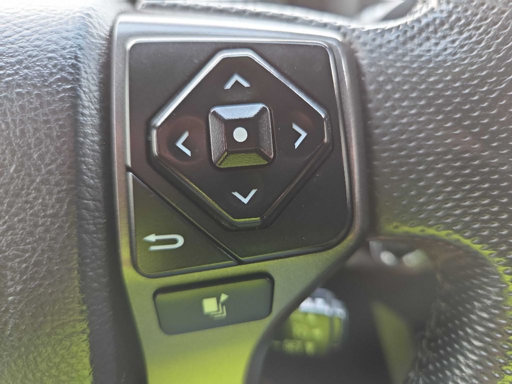 2017 Toyota Tacoma Image 19