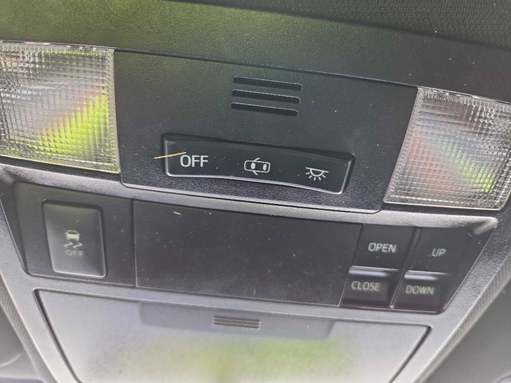 2017 Toyota Tacoma Image 21
