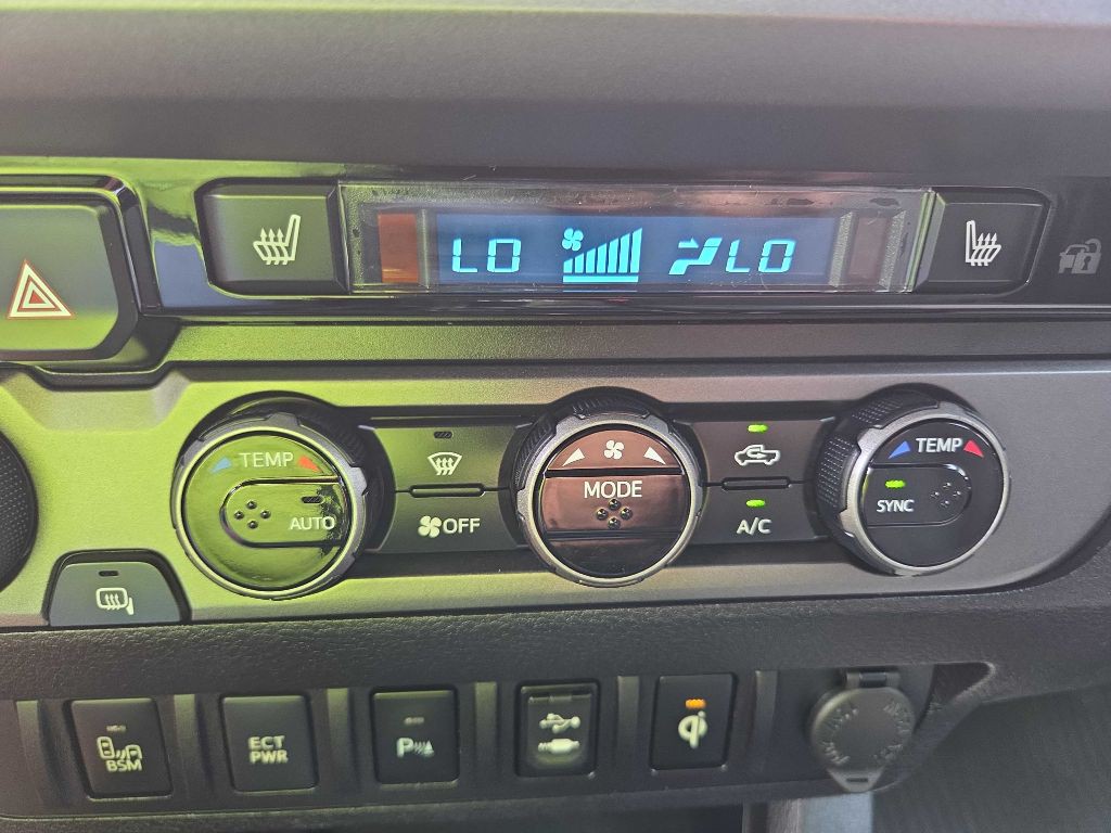 2017 Toyota Tacoma Image 27