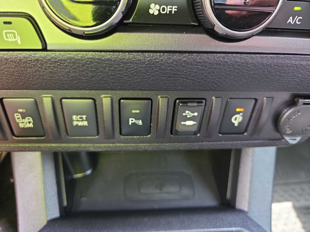 2017 Toyota Tacoma Image 28