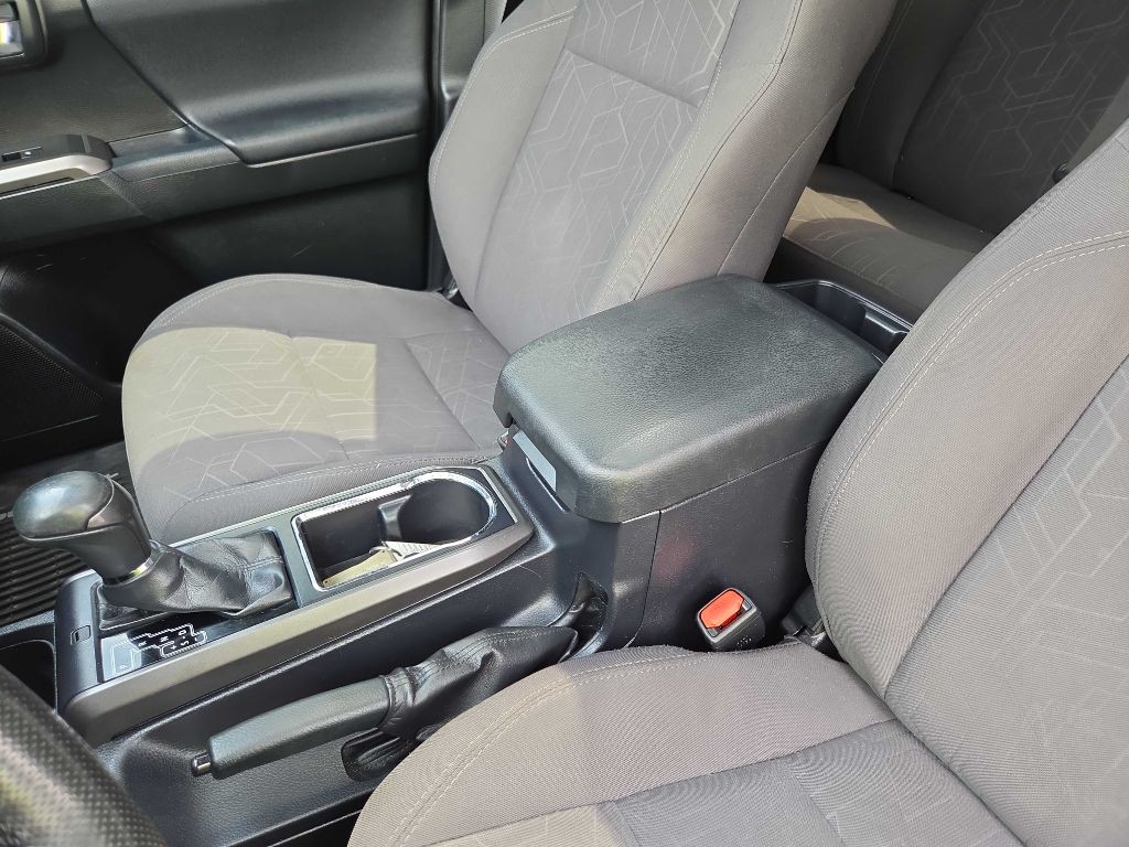 2017 Toyota Tacoma Image 30