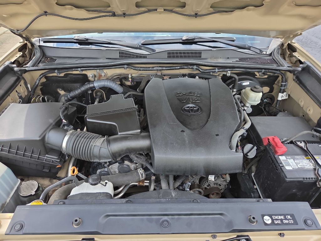 2017 Toyota Tacoma Image 33