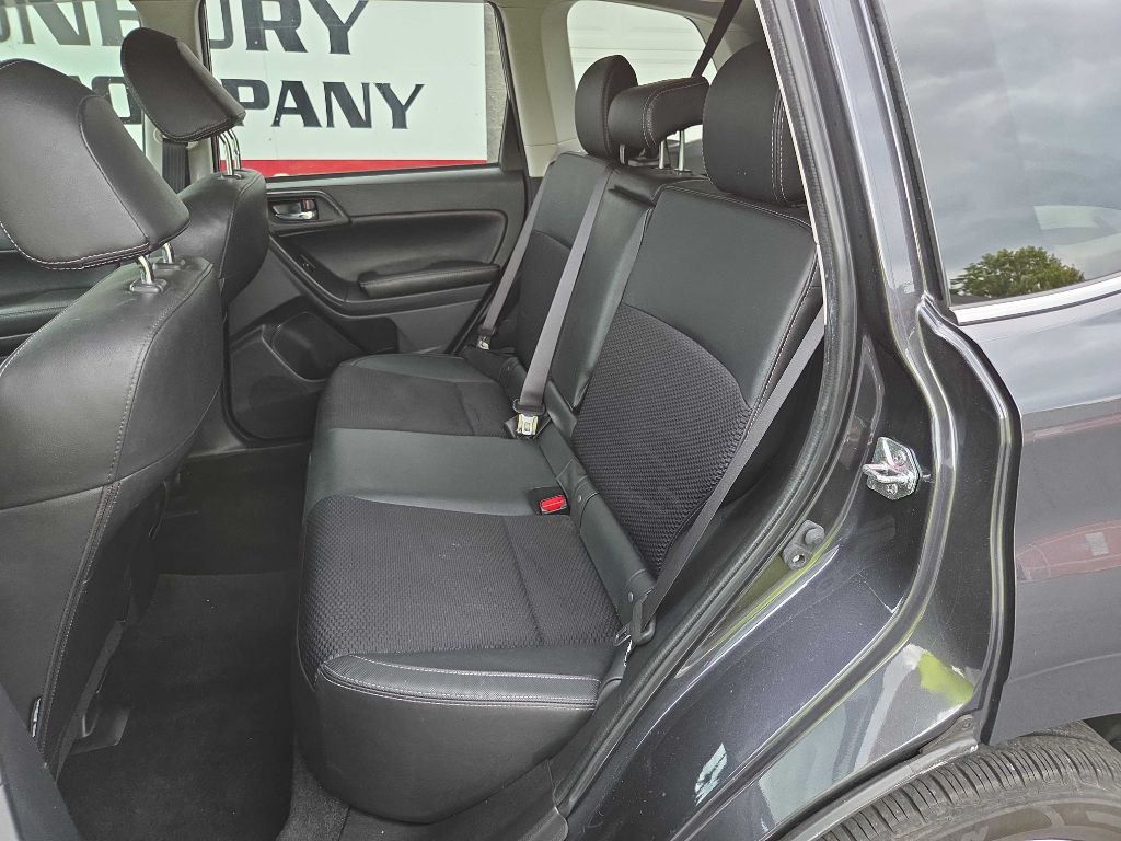 2017 Subaru Forester Image 9
