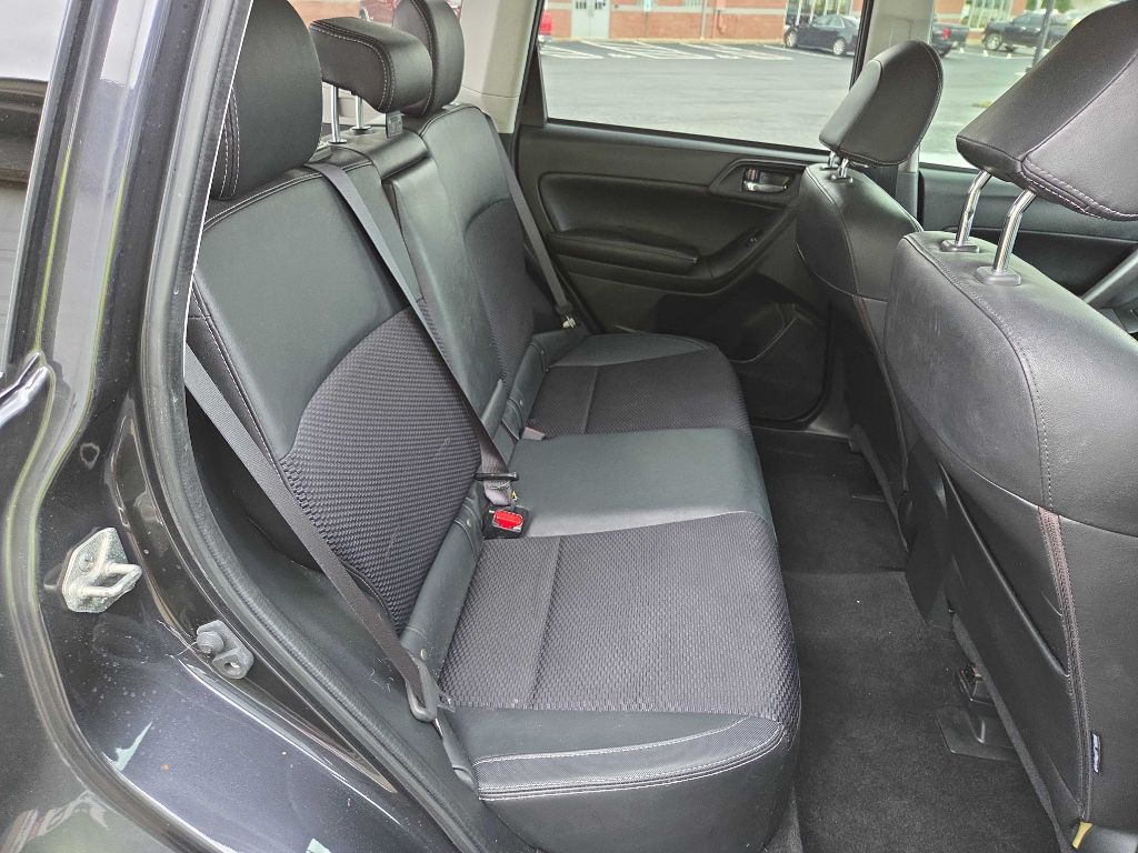 2017 Subaru Forester Image 11