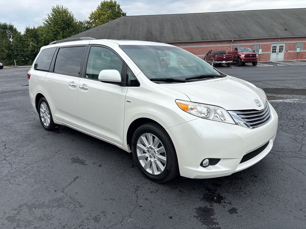 2017 Toyota Sienna Image 4