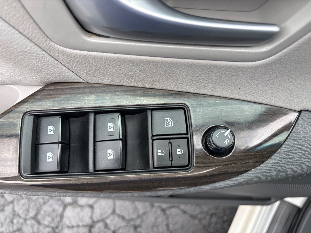 2017 Toyota Sienna Image 15